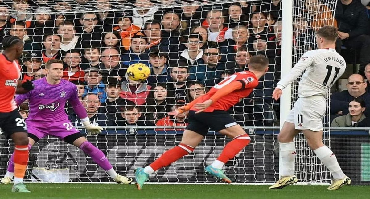 Rasmus Hojlund Makes History As Manchester United Wins Against Luton