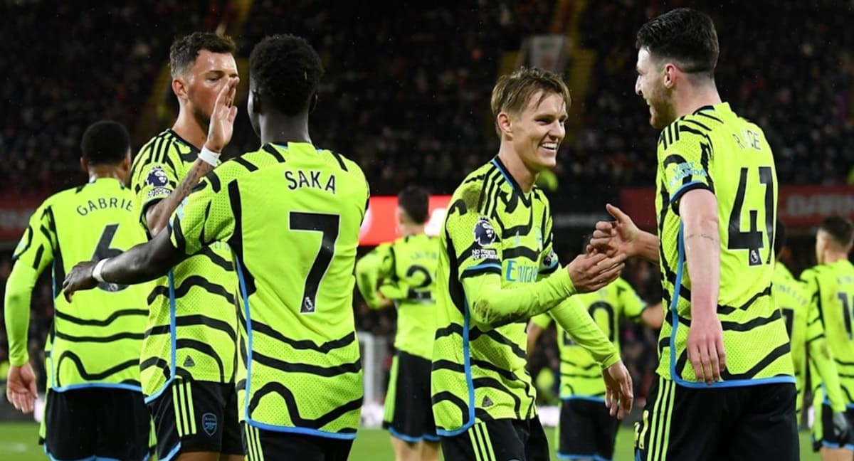 Arsenal Thrash Sheffield United 6-0 to Maintain Title Charge