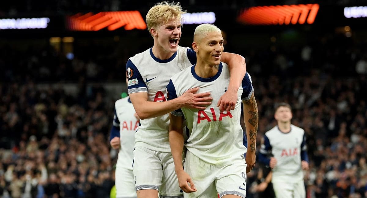 Richarlison Scores from the Spot in Tottenham 1-0 AZ Alkmaar Victory