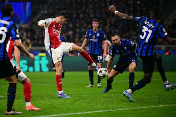 Arsenal Kai Havertz goes close