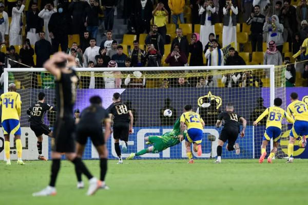 Al-Nassr 1-2 Al Sadd: Adam Ounas