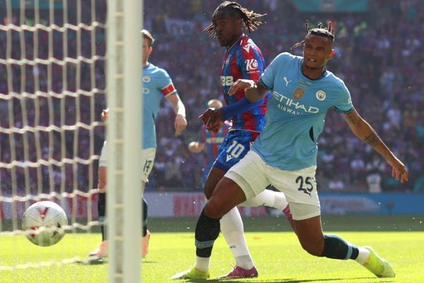 Eberechi Eze scores Crystal Palace goal
