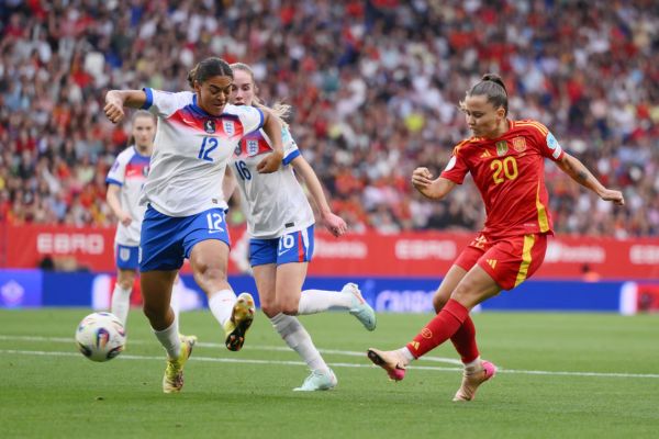 Claudia Pina scores for Spain