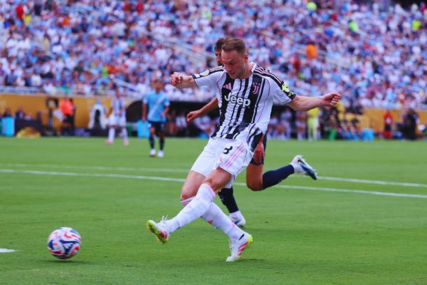 Koopmeiners Capitalizes on Ederson Error