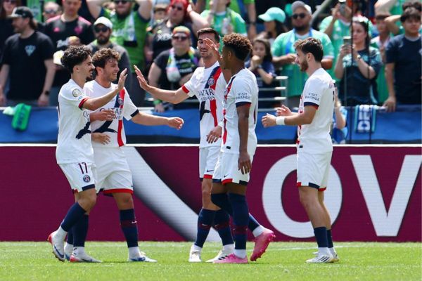 PSG Kvaratskhelia celebrates scoring their first goal