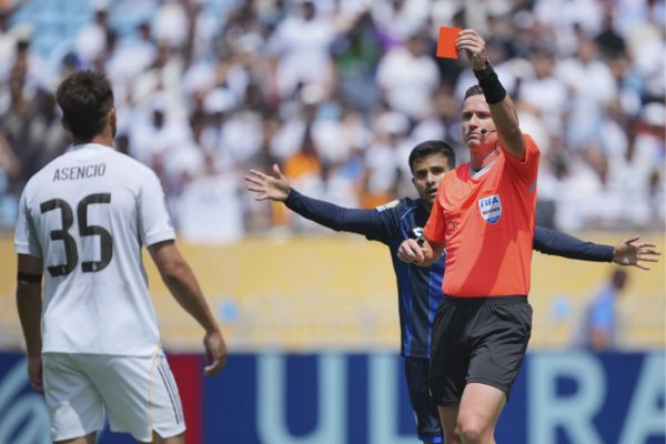 Raul Sencio 7th-Minute Red Card