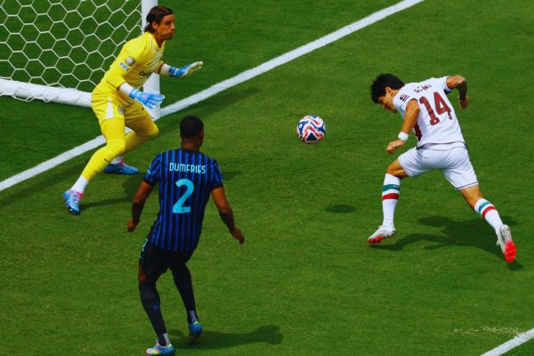 German Cano heads Fluminense into an early lead against Inter