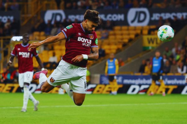 Lucas Paqueta to head the ball