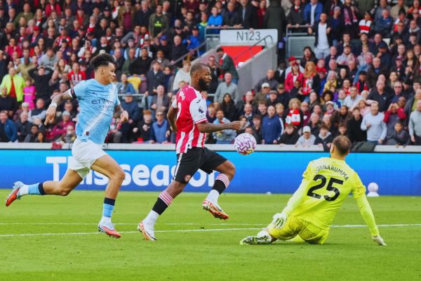 Igor Thiago managed to outpace the defenders from City